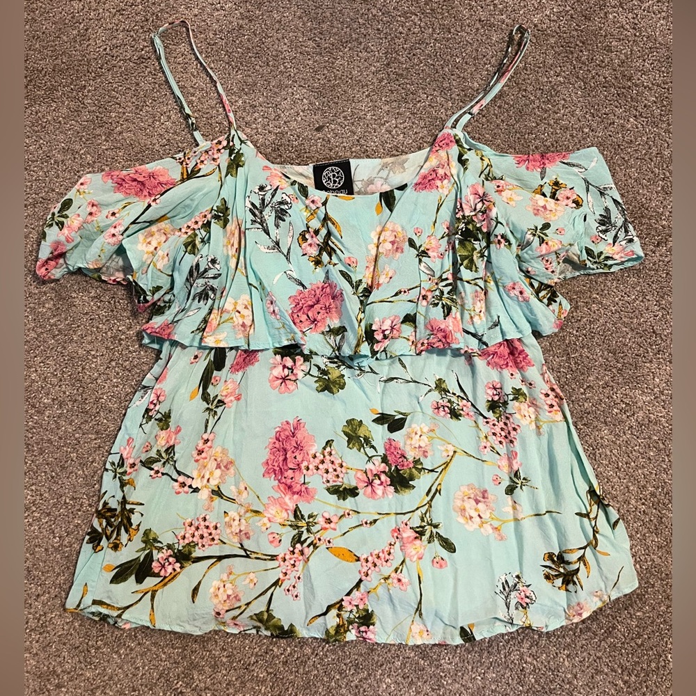 Springy top with adjustable straps
